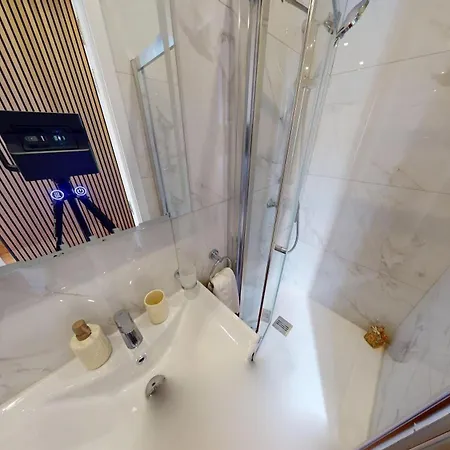 Luma With Heated Pool, Jacuzzi, Gym, Sauna&cinema