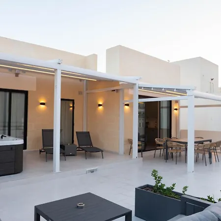 Windsor 5br With Heated Pool, Jacuzzi, Gym, Sauna And Cinema