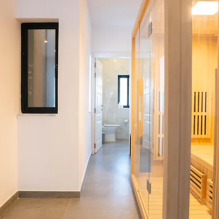 Windsor 5br With Heated Pool, Jacuzzi, Gym, Sauna And Cinema