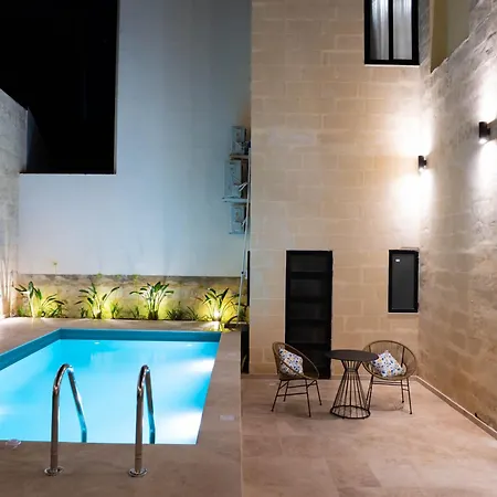 Windsor 5br With Heated Pool, Jacuzzi, Gym, Sauna And Cinema