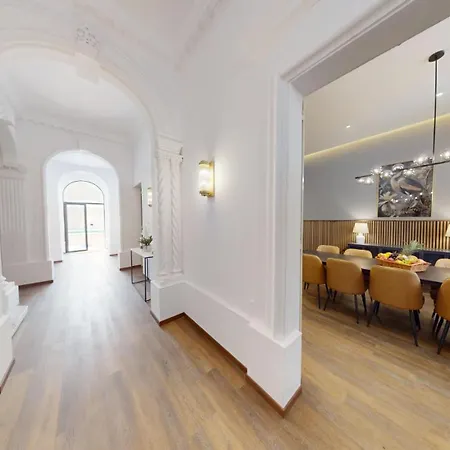 Windsor 5br With Heated Pool, Jacuzzi, Gym, Sauna And Cinema *