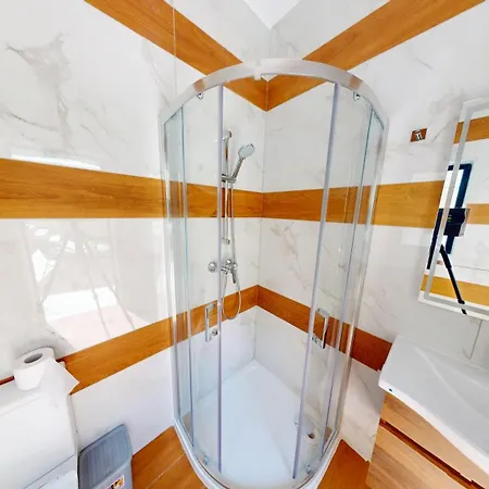 Windsor 5br With Heated Pool, Jacuzzi, Gym, Sauna And Cinema