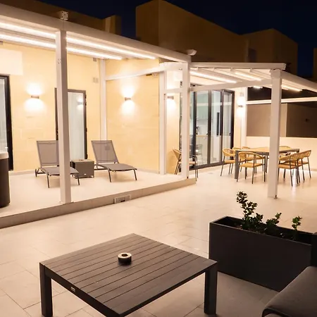 Windsor 5br With Heated Pool, Jacuzzi, Gym, Sauna And Cinema