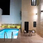 Windsor 5br With Heated Pool, Jacuzzi, Gym, Sauna And Cinema